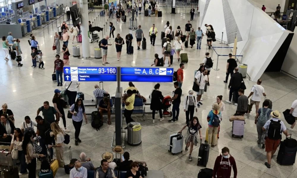 «Απογειώθηκε» η επιβατική κίνηση στα ελληνικά αεροδρόμια: Η κίνηση το 10μηνο 2023 ξεπέρασε κατά 5% το 12μηνο του 2022